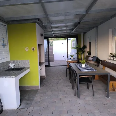 Holiday home Zubak *