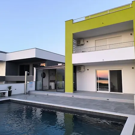 Holiday home Zubak Rovanjska